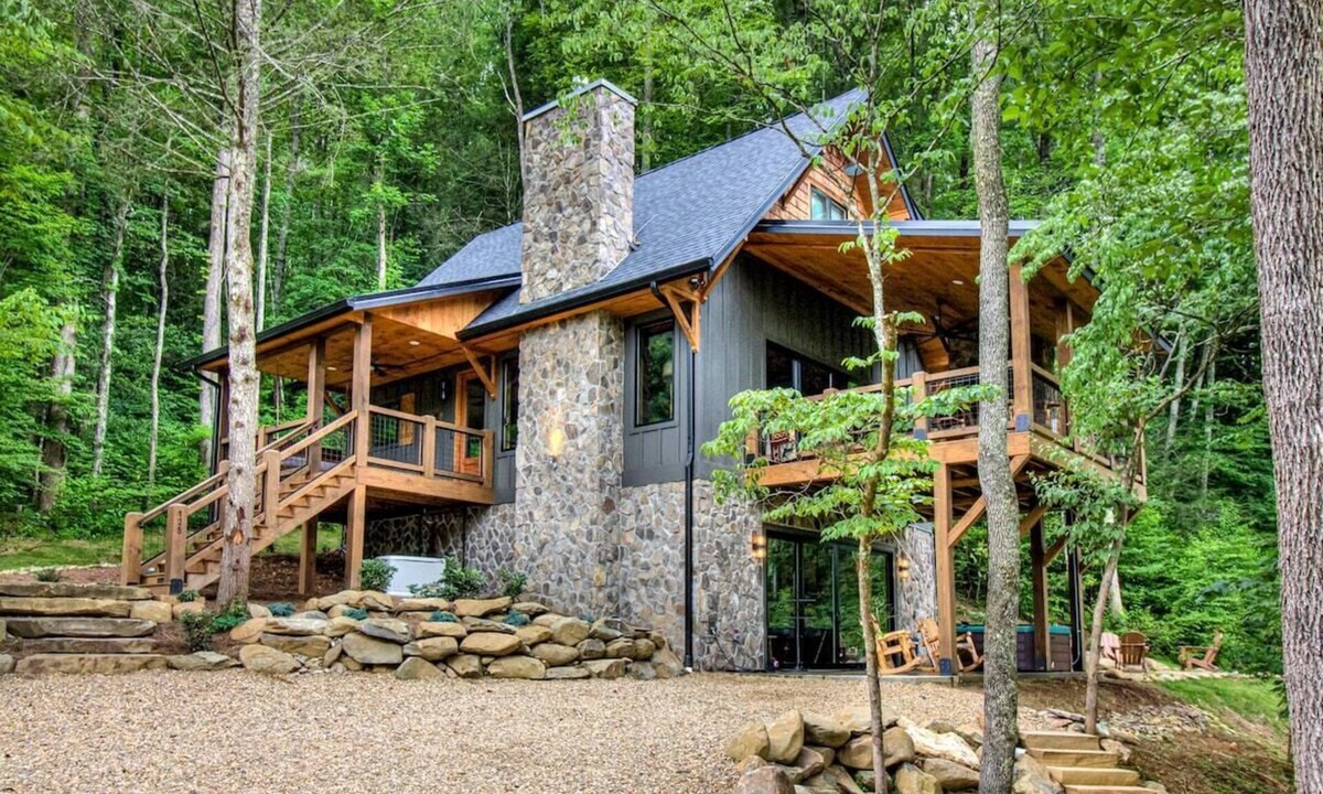 Pittman Center Cabin | Lindsey Creek Hideaway