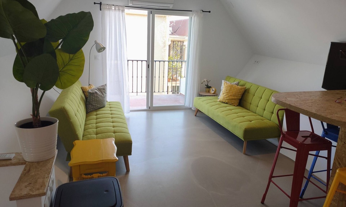 Torremolinos City Centre Apartment | Renovated apartment, 2 bedrooms, balcony, Wi-Fi, near beaches, pets allowed