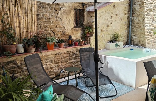 Remoulins House | À 5 Minutes de la Rivière et du Club Canoë, Maison de Village
