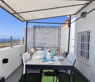 Santa Cruz de Tenerife Apartment | Ático Micaela. Terraza y vistas