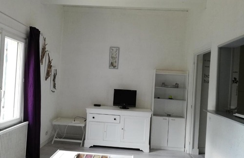 Aix-en-Provence Apartment | Écrin de verdure