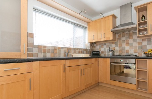 Dadlington House | Éire House - Comfortable Coventry Home