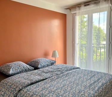 Noisy-le-Grand Apartment | Élégant Appartement Minimaliste entre Paris et Disney