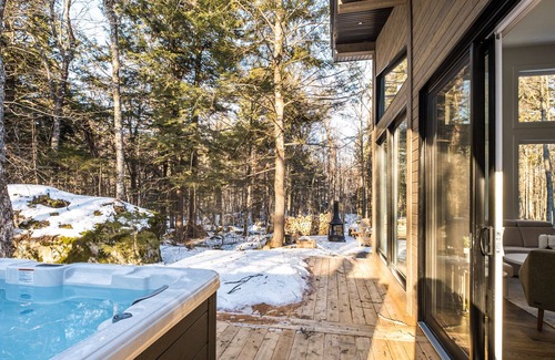 Lac Superieur Village House | Éléments Essentiels (Terre)
