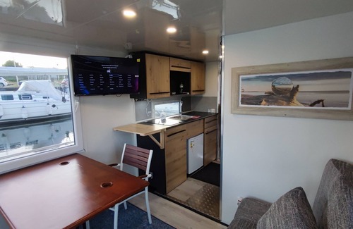 Knieper Nord Boat Rental | ÖKO Budget Houseboat Moonlight