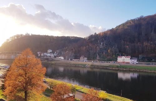 Decin Apartment | Útulný apartmán v centru, s krásným výhledem, parkování zdarma