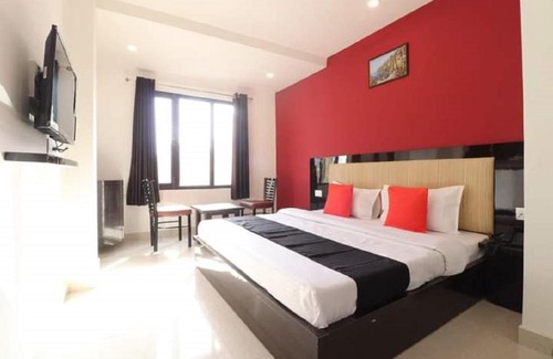 Tan Binh Hotel | Đình Đình Saigon Airport Hotel-74A Giải Phóng