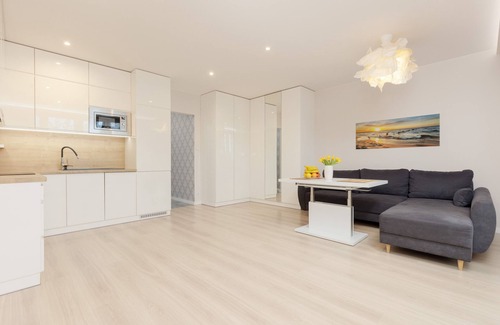 Baluty Apartment | Łodź One Bedroom & Balcony by Renters