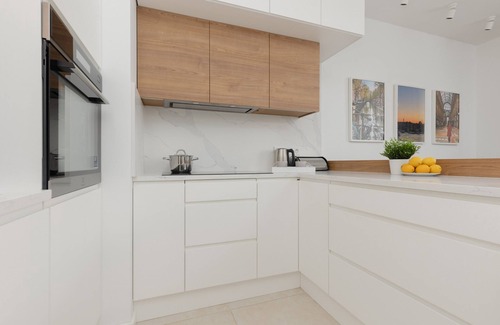 Zoliborz Apartment | Żoliborz Artystyczny Warsaw by Renters