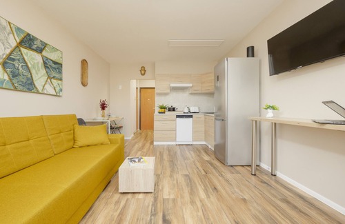 Zoliborz Apartment | Żoliborz Modern 8th Floor by Renters