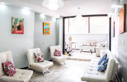 Astorga Apartment | ʜɪɢʜ-ᴄʟᴀꜱꜱ ᴀᴘᴀʀᴛᴍᴇɴᴛ with ᴊᴀᴄᴜᴢᴢɪ
