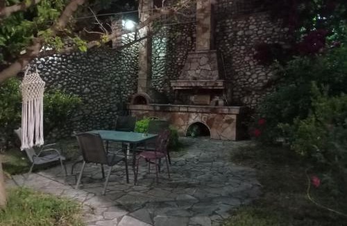 Paravola Ski Chalet | Αρχωντικα στην Τρiχονιδα