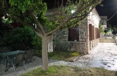 Paravola Ski Chalet | Αρχωντικα στην Τρiχονιδα