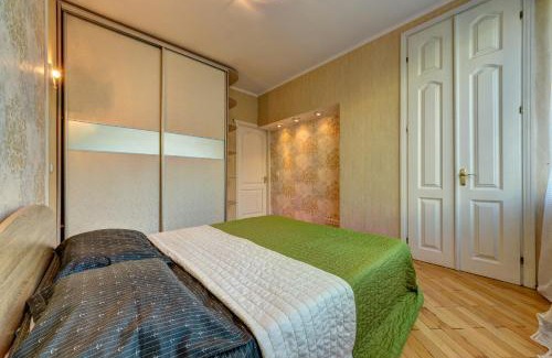 Afanasivsʹkyy Yar Apartment | Апартаменти 3-кімнатні в центрі, поруч ст. м. Університет