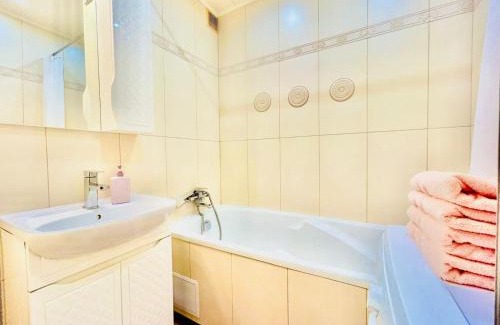 Petrovskoye Apartment | Апартаменты на Богомольца