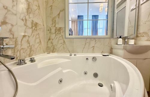 Petrovskoye Apartment | Апартаменты на Набережной