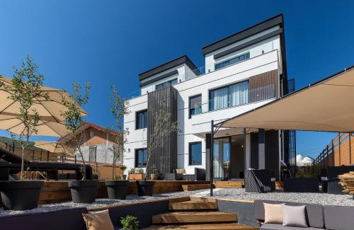 Lastva Grbaljska Apartment | Апартаменты с двумя спальнями и собственной террасой на крыше в доме с бассейном, возле пляжа Яз