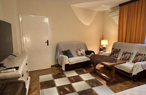 Vratsa Apartment | Апартамент за гости НИКИА в центъра с изглед към Врачанския Балкан Nikia Cityscape & Mountain Escape