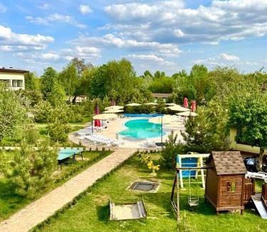 Novomoskovs'k Resort | База відпочинку "РіверСайд" басейн з підігрівом
