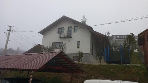 Slavske Ski Chalet | Біля лісу Шале з двома спальнями