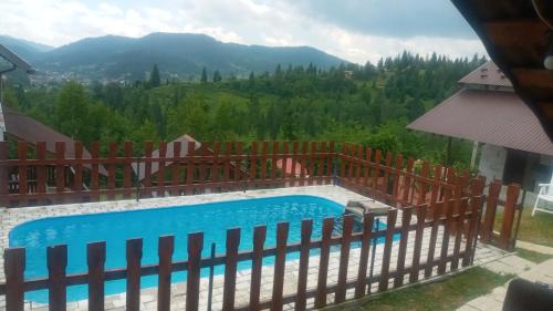 Slavske Ski Chalet | Біля лісу Шале з двома спальнями