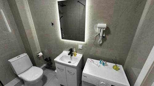 Almaty Apartment | Городской поцелуй