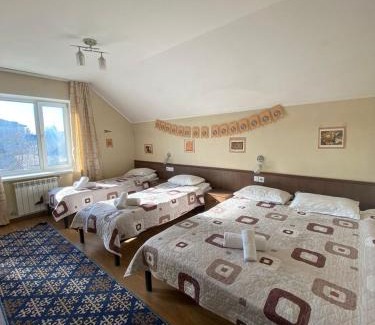 Karakol House | Гостевой дом Асман-Тоо-HOGWARTS