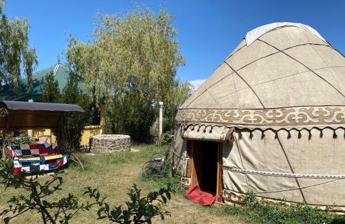Issyk-Kul Region House | Гостевой дом “Kyzyl Alma” (Red Apple)