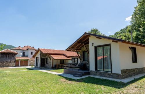 Beli Osum Villa | Двете къщи с Бели осъм