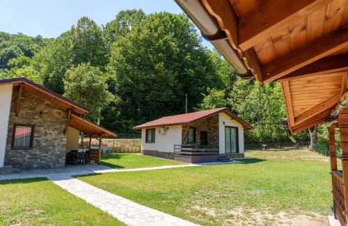 Beli Osum Villa | Двете къщи с Бели осъм
