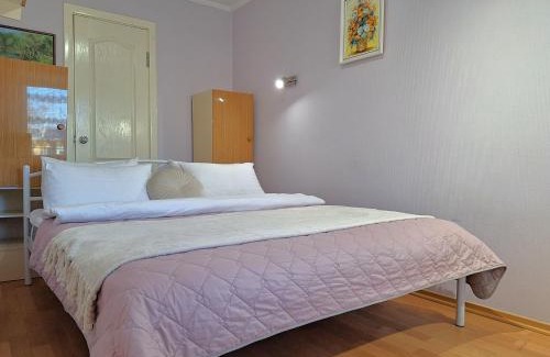 Sukhinovka Apartment | Двокімнатна квартира біля ТРЦ КИЇВ та Каштанової Алеї Документи для відряджень Мережа AlexApartments Цілодобове безконтатне заселення