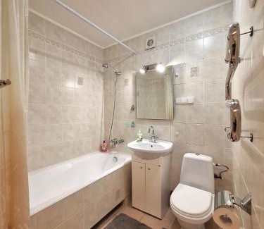Sukhinovka Apartment | Двокімнатна квартира біля ТРЦ КИЇВ та Каштанової Алеї Документи для відряджень Мережа AlexApartments Цілодобове безконтатне заселення