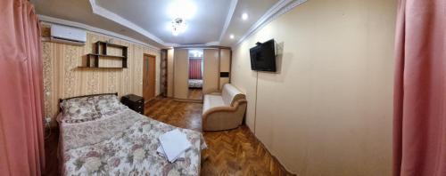 Dniprovs'kyi District Apartment | Затишна 1 кімнатна квартира біля метро Дарниця
