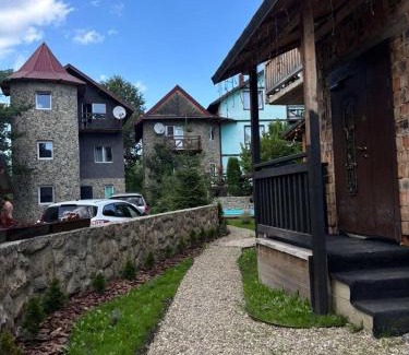 Mykulychyn Hotel | Кам'яний двір