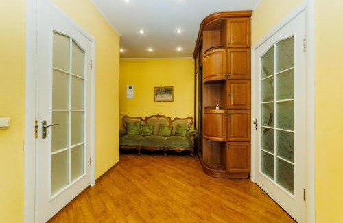 Sukhinovka Apartment | Квартира Антиквара у центрі Полтави Мережа AlexApartments Документи для відряджень Безконтатне заселення Цілодобово
