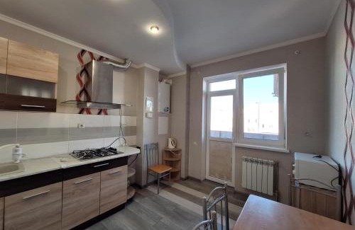 Sukhinovka Apartment | Квартира в Розсошенцях з Великим ліжком ванною і кондиціонеромrtments Документи для відряджень