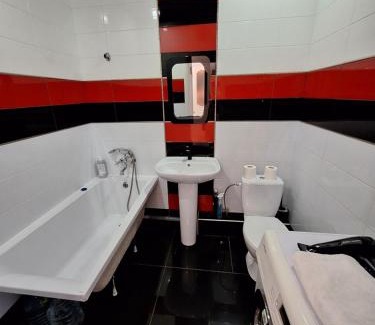Sukhinovka Apartment | Квартира в Розсошенцях з Великим ліжком ванною і кондиціонеромrtments Документи для відряджень
