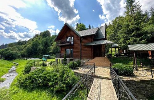 Mykulychyn House | Комплекс котеджів "Під лісом"