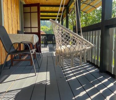 Verkhovyna Apartment | Котедж Шум Черемоша на березі річки