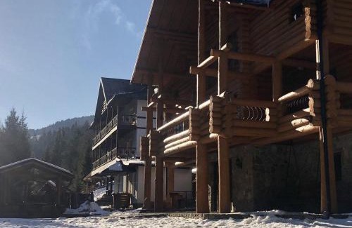 Mykulychyn Ski Chalet | Котедж RIVER HILL