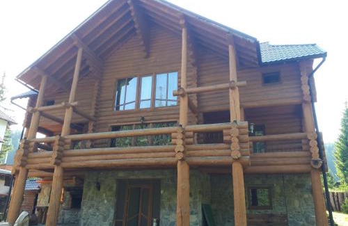 Mykulychyn Ski Chalet | Котедж RIVER HILL