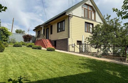 Tuzdybastau House | Коттедж с баней и бассейном