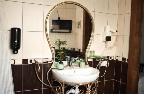 Vyzhnytsya Hotel | Кузня міні-готель Басейн включено