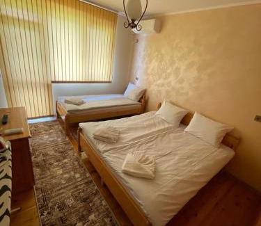 Devin House | Къща за гости Кристияна