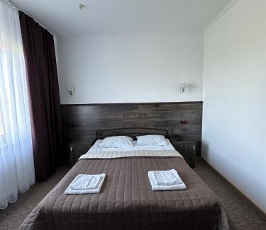 Roztoky Hotel | Маєток Сокільське