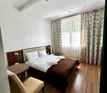 Yavory Hotel | Міні-готель Три Корони