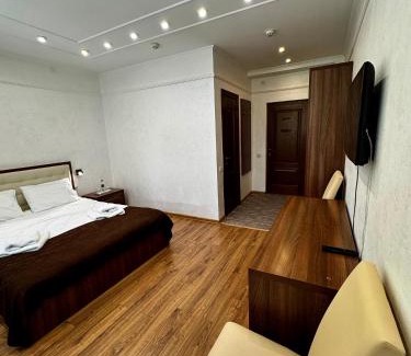 Yavory Hotel | Міні-готель Три Корони
