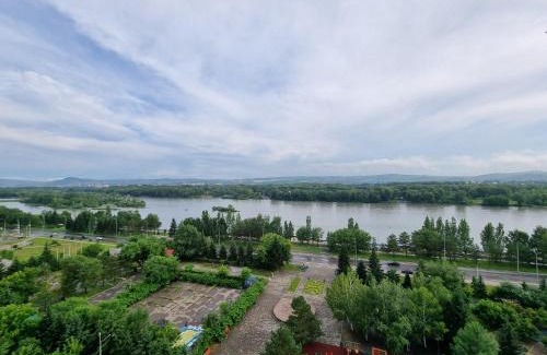 Oskemen Apartment | Набережная Иртыша с красивым видом на реку