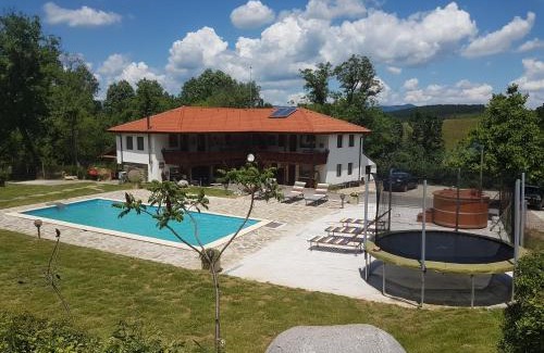 Pravets House | Небесните Пасбища