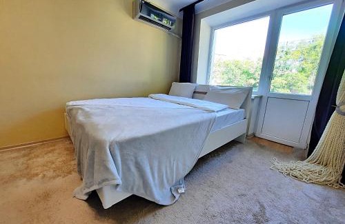 Sukhinovka Apartment | Один каштан Квартира у м Полтава Мережа Alex Apartments Документи для відряджень Безконтактне заселення 24-7